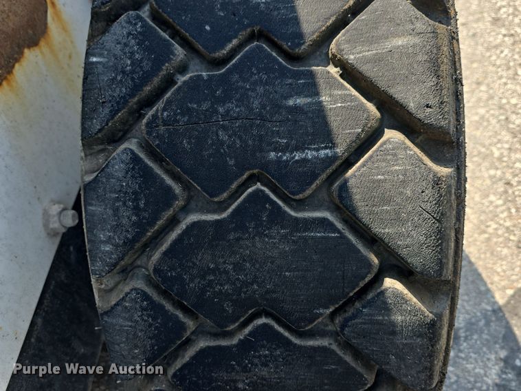 image for item DQ4476 2014 Bobcat S650 skid steer loader