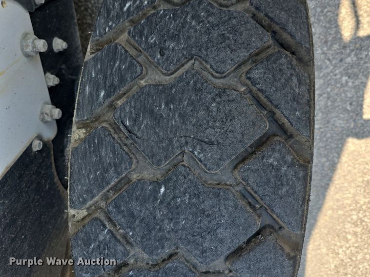 image for item DQ4476 2014 Bobcat S650 skid steer loader