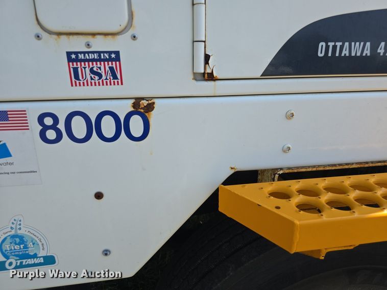 image for item DQ4480 2013 Kalmar Ottawa 4X2 yard truck