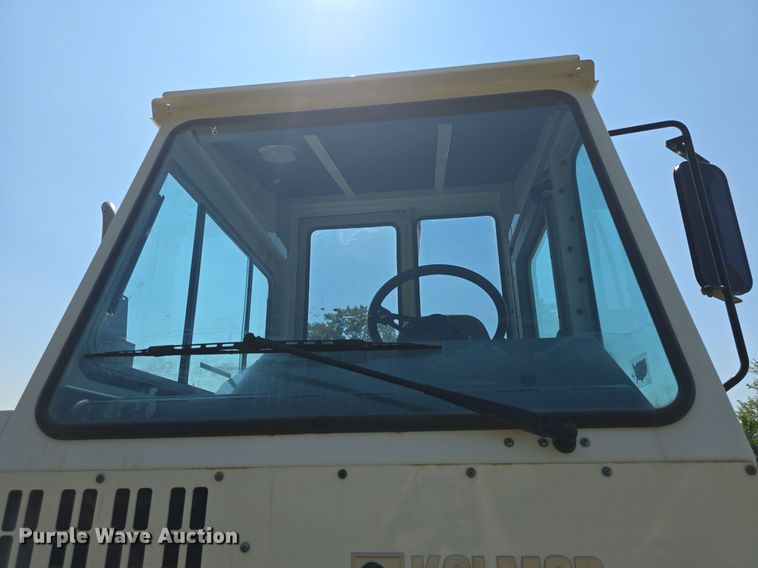 image for item DQ4480 2013 Kalmar Ottawa 4X2 yard truck