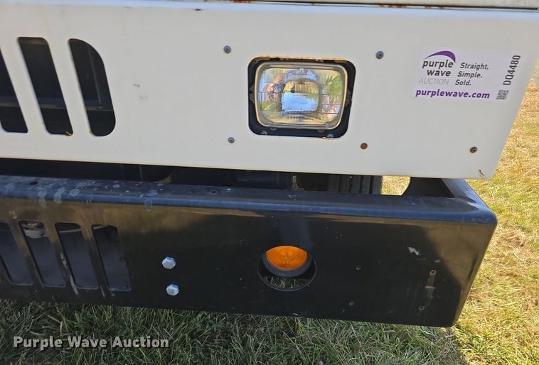 image for item DQ4480 2013 Kalmar Ottawa 4X2 yard truck
