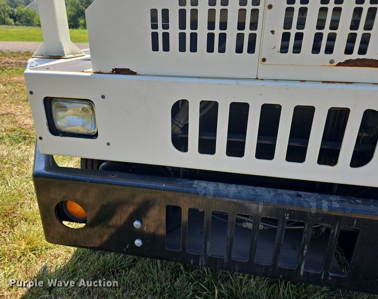 image for item DQ4480 2013 Kalmar Ottawa 4X2 yard truck