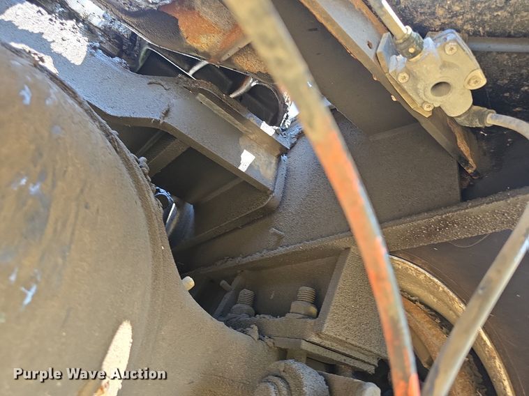 image for item DQ4480 2013 Kalmar Ottawa 4X2 yard truck