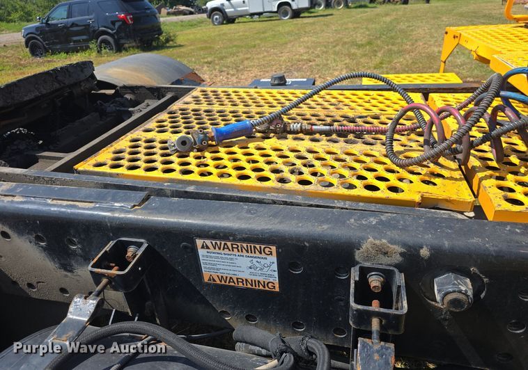 image for item DQ4480 2013 Kalmar Ottawa 4X2 yard truck