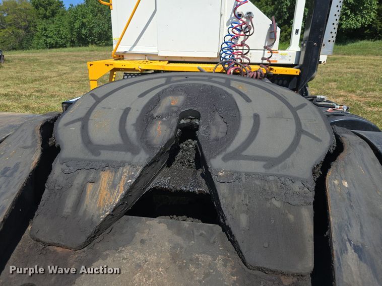 image for item DQ4480 2013 Kalmar Ottawa 4X2 yard truck