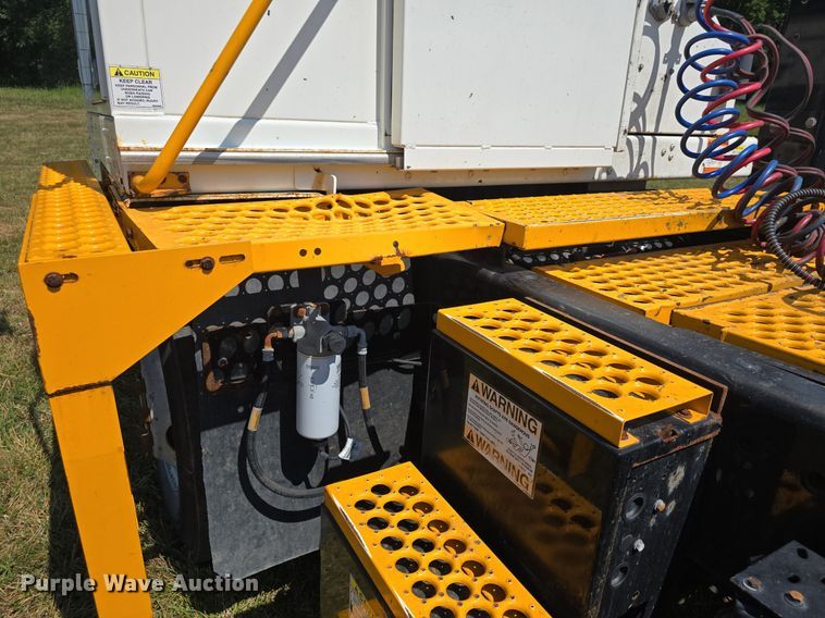 image for item DQ4480 2013 Kalmar Ottawa 4X2 yard truck