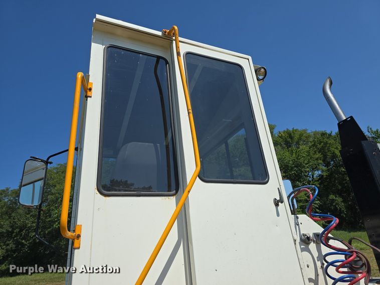 image for item DQ4480 2013 Kalmar Ottawa 4X2 yard truck