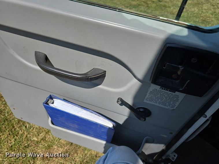 image for item DQ4480 2013 Kalmar Ottawa 4X2 yard truck