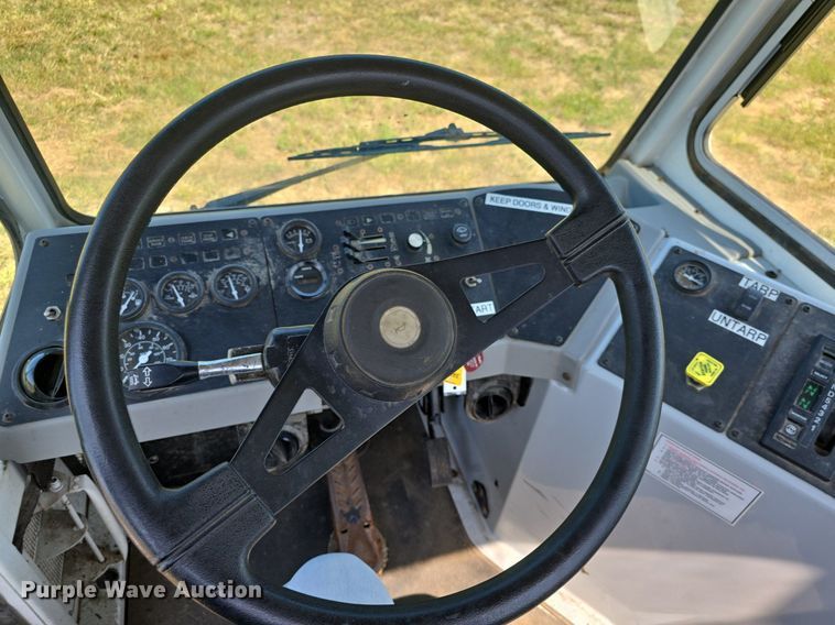 image for item DQ4480 2013 Kalmar Ottawa 4X2 yard truck