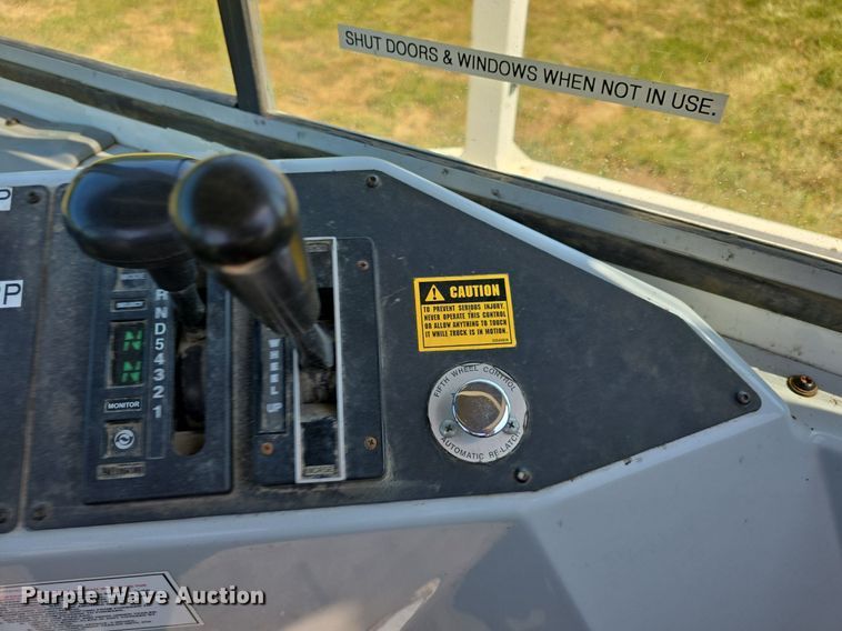 image for item DQ4480 2013 Kalmar Ottawa 4X2 yard truck