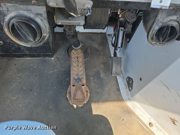 image for item DQ4480 2013 Kalmar Ottawa 4X2 yard truck