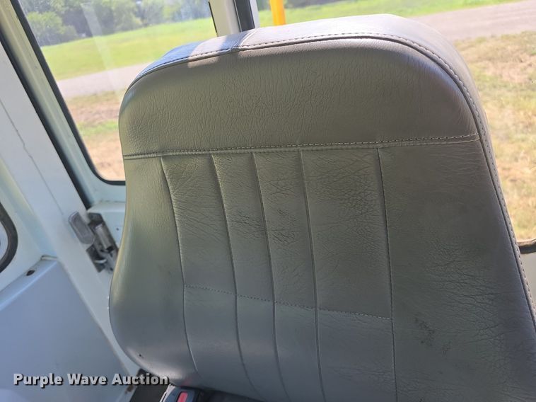 image for item DQ4480 2013 Kalmar Ottawa 4X2 yard truck