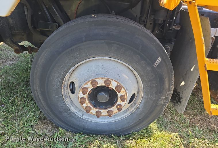 image for item DQ4480 2013 Kalmar Ottawa 4X2 yard truck