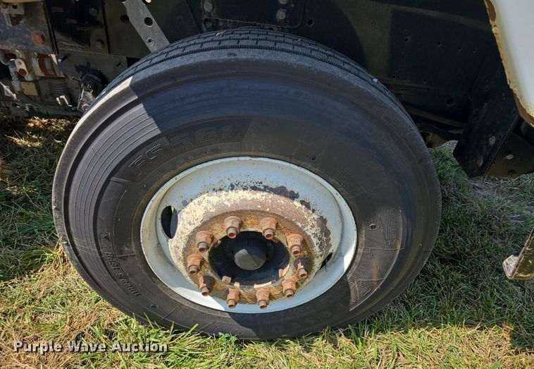 image for item DQ4480 2013 Kalmar Ottawa 4X2 yard truck