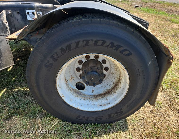 image for item DQ4480 2013 Kalmar Ottawa 4X2 yard truck