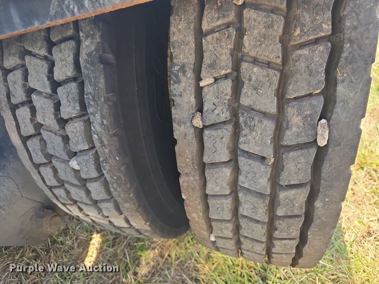 image for item DQ4480 2013 Kalmar Ottawa 4X2 yard truck