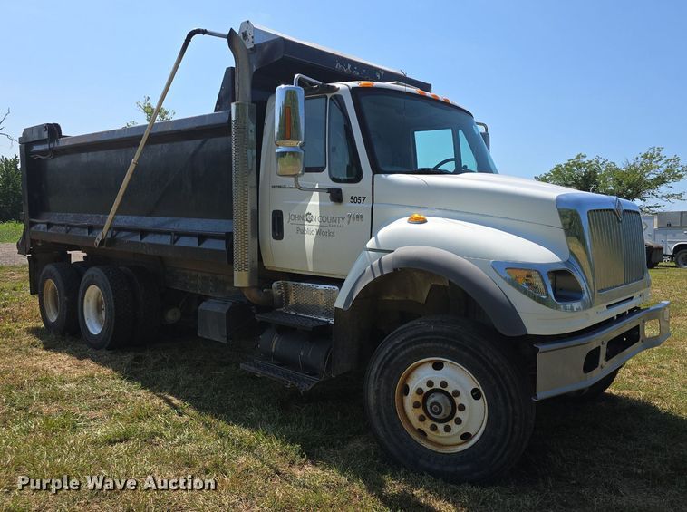 image for item DQ4482 2004 International 7600 dump truck