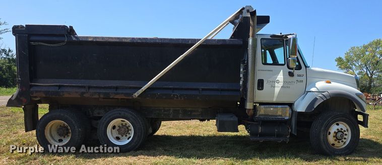 image for item DQ4482 2004 International 7600 dump truck