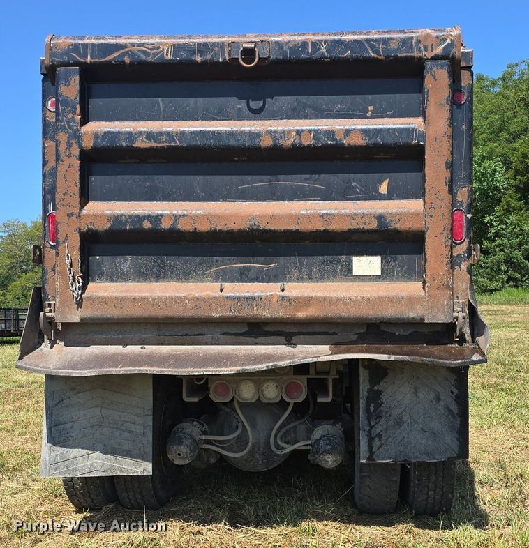 image for item DQ4482 2004 International 7600 dump truck