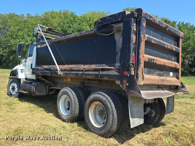 image for item DQ4482 2004 International 7600 dump truck