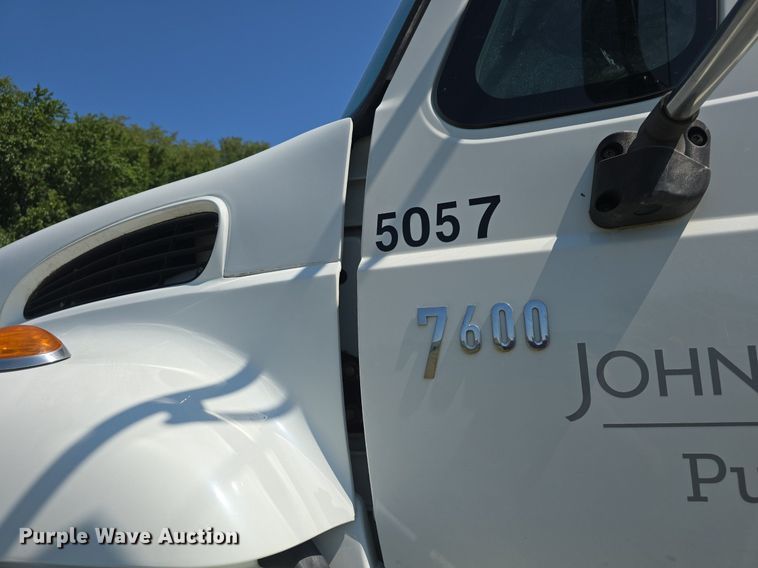 image for item DQ4482 2004 International 7600 dump truck