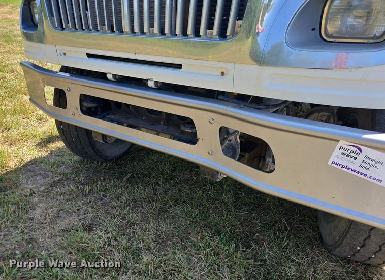 image for item DQ4482 2004 International 7600 dump truck