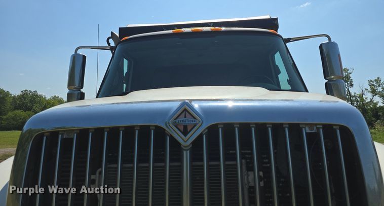 image for item DQ4482 2004 International 7600 dump truck