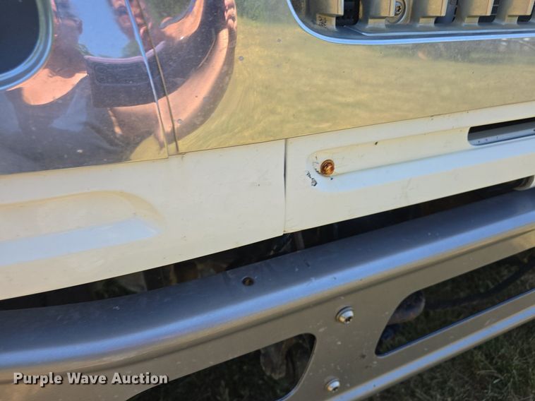 image for item DQ4482 2004 International 7600 dump truck