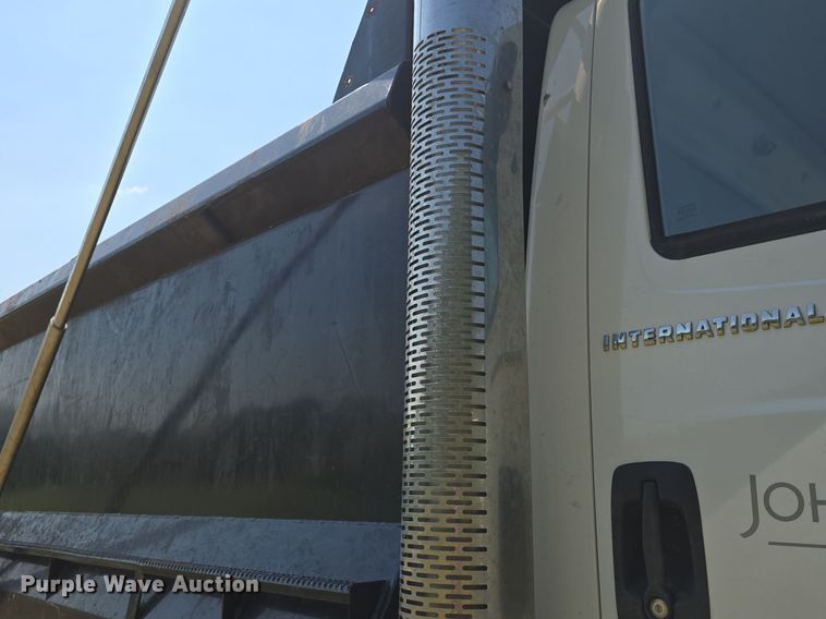 image for item DQ4482 2004 International 7600 dump truck