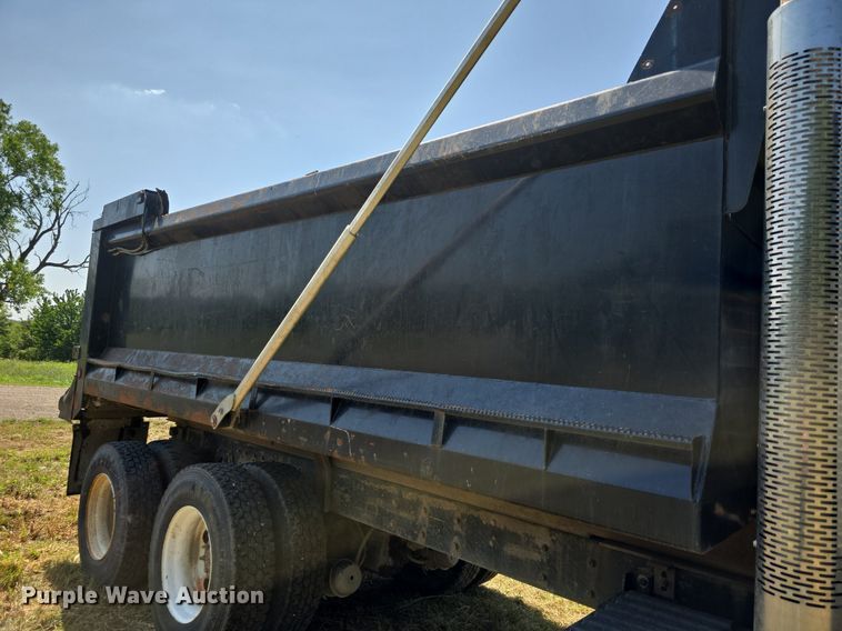 image for item DQ4482 2004 International 7600 dump truck