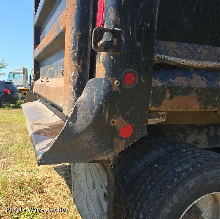 image for item DQ4482 2004 International 7600 dump truck