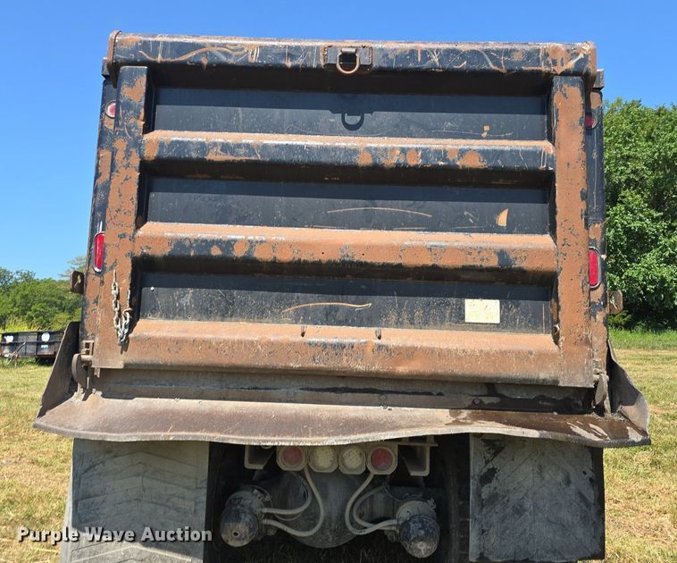 image for item DQ4482 2004 International 7600 dump truck