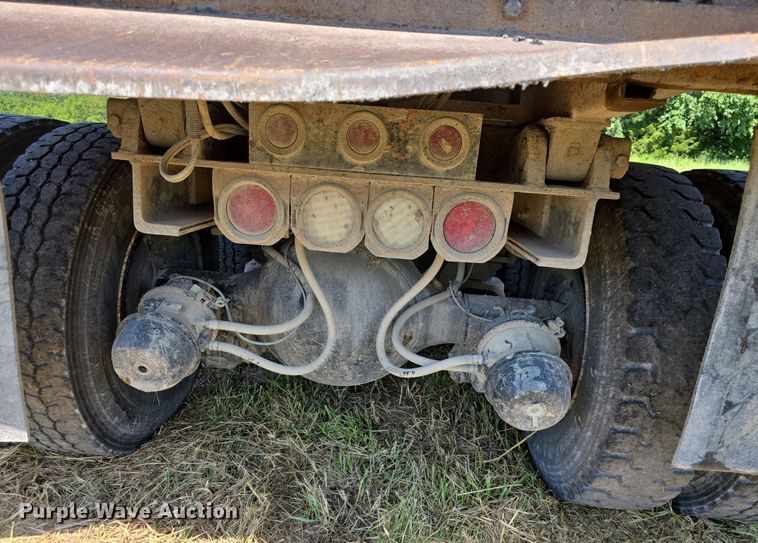 image for item DQ4482 2004 International 7600 dump truck