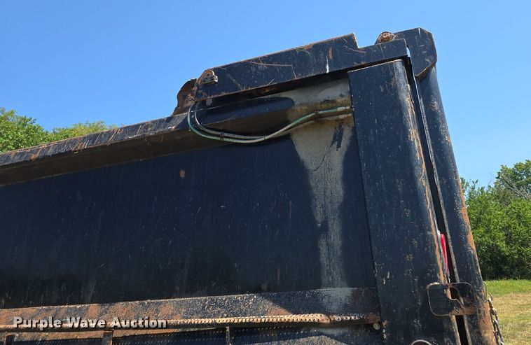 image for item DQ4482 2004 International 7600 dump truck