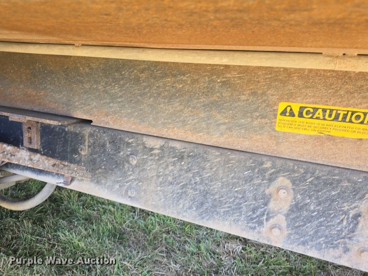 image for item DQ4482 2004 International 7600 dump truck