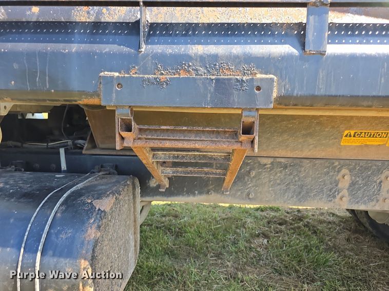 image for item DQ4482 2004 International 7600 dump truck