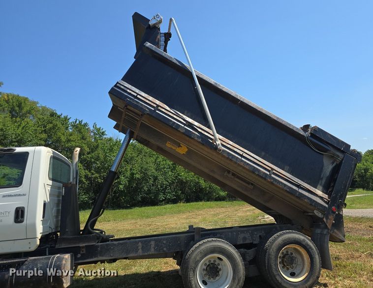 image for item DQ4482 2004 International 7600 dump truck