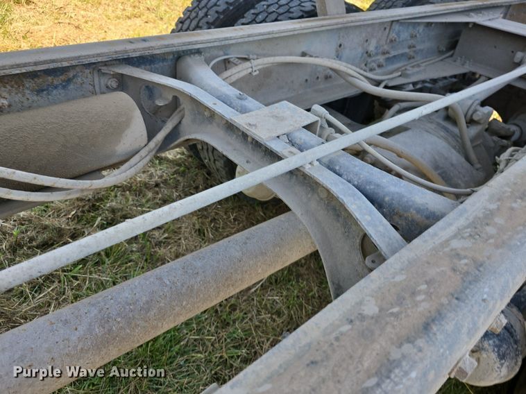 image for item DQ4482 2004 International 7600 dump truck