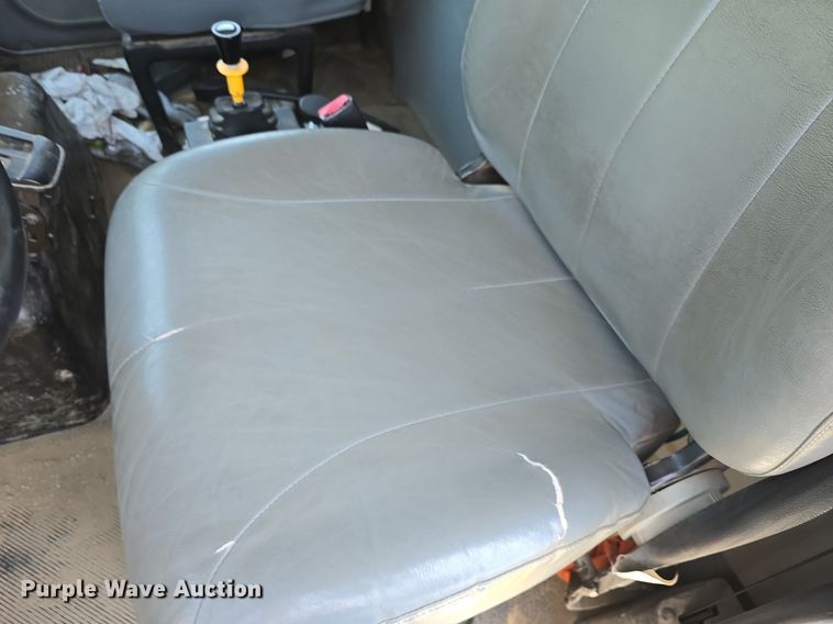 image for item DQ4482 2004 International 7600 dump truck