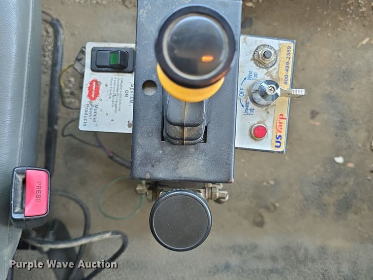 image for item DQ4482 2004 International 7600 dump truck