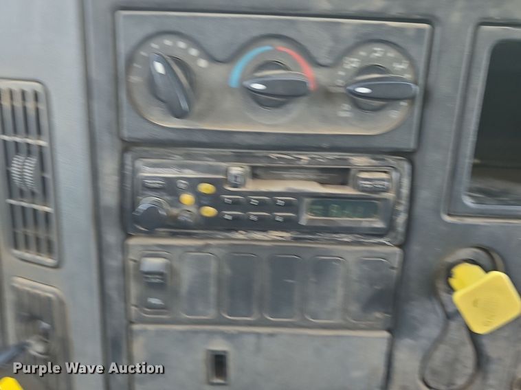 image for item DQ4482 2004 International 7600 dump truck