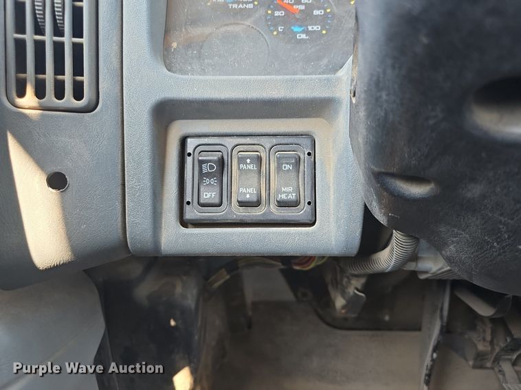 image for item DQ4482 2004 International 7600 dump truck