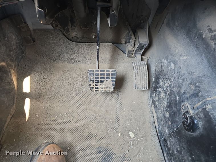 image for item DQ4482 2004 International 7600 dump truck