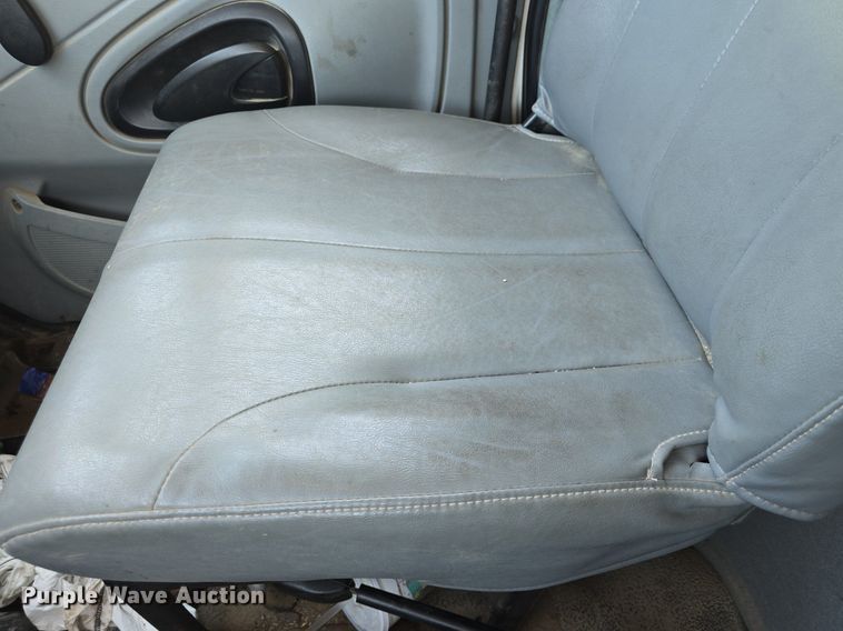 image for item DQ4482 2004 International 7600 dump truck