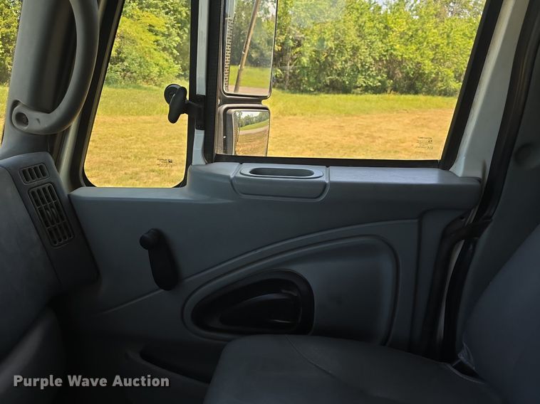 image for item DQ4482 2004 International 7600 dump truck