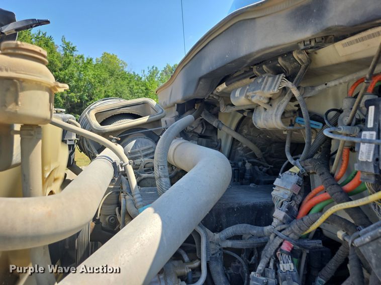 image for item DQ4482 2004 International 7600 dump truck