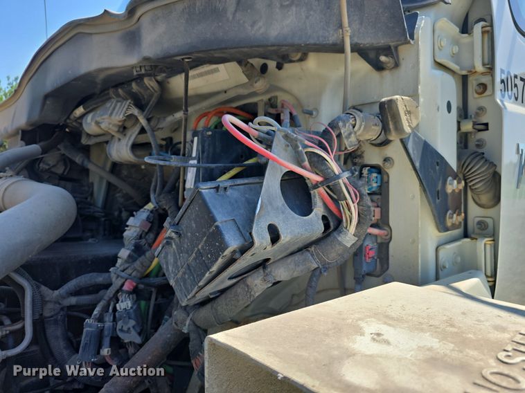 image for item DQ4482 2004 International 7600 dump truck