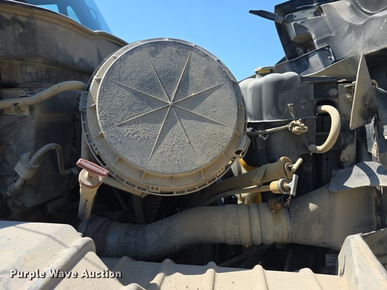 image for item DQ4482 2004 International 7600 dump truck