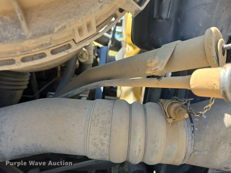 image for item DQ4482 2004 International 7600 dump truck