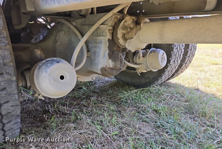 image for item DQ4482 2004 International 7600 dump truck